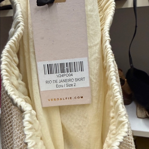 Elegant Cream Floral Embroidered Skirt - Picture 4 of 4